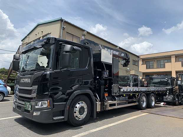 4.9t吊クレーン付10tエアサス車(スカニア)